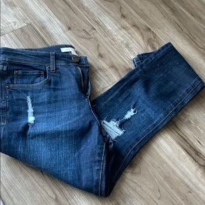 Women’s destroyed skinny jeans